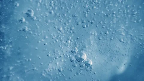 Effervescent tablet dissolving in water creating blue bubbles and fizzing m.. Stock Footage 337337026
