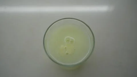 Effervescent Tablet Dissolving in Water in Glass 스톡 동영상 346847350