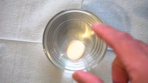 Effervescent tablet in a glass 4K Stock-Footage 292833271