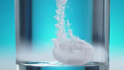 Effervescent Tablet Sinks to the Bottom of the Glass, Fizzing and Bubbling. Stock Footage 271006572