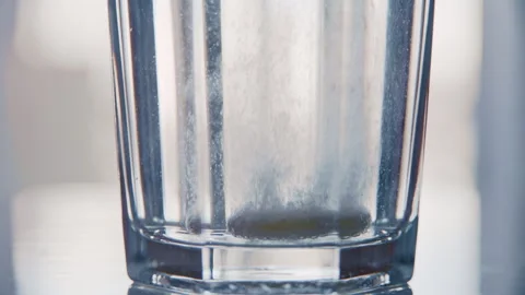 Effervescent vitamin c tablet dissolving in water Видео 332888440