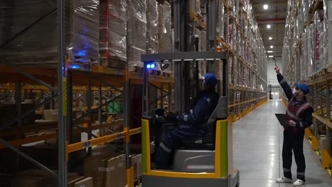 Efficient Cargo Handling Solutions for Industrial Warehouses Vídeo Stock 241001309