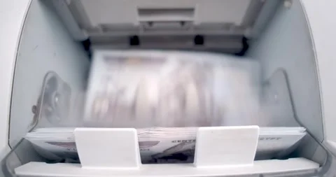 Efficient Electronic Cash Counting Machine for Egyptian Currency Processing 스톡 동영상 317922629