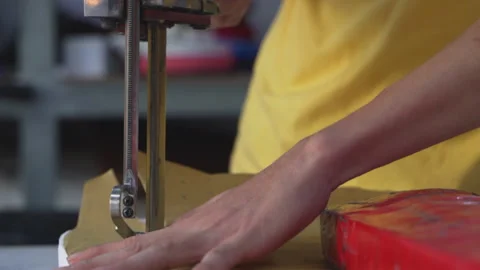 Efficient Factory Fabric Cutting: Razor Machine in Use by Skilled Worker Video stock 247416751