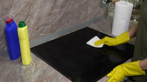 Efficient Kitchen Cleaning: Tackling Stovetop Stains. Watch as the skilled hands 動画素材 259040177