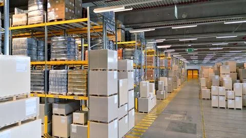 Efficient storage and organization in a large warehouse. Foto stock