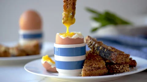 Egg and Soldier breakfast setting 動画素材 132498919