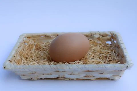 Egg in basket wicker Stock-Fotos