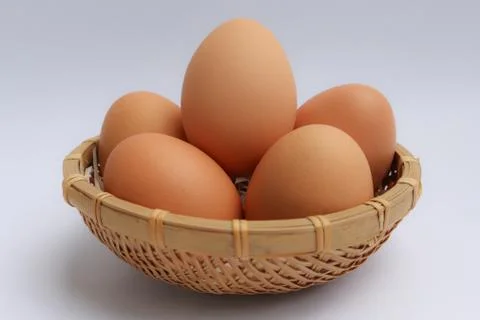 Egg in basket wicker Foto stock