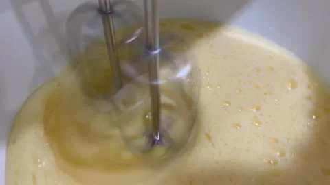 Egg beating 스톡 동영상 172548834