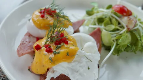 Egg Benedict, a culinary masterpiece, takes the spotlight . Video stock 248579508