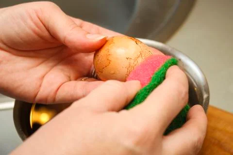 Egg bleaching procedure Foto stock