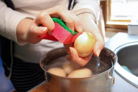 Egg bleaching procedure Foto stock