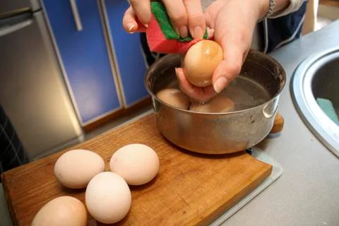 Egg bleaching procedure Foto stock