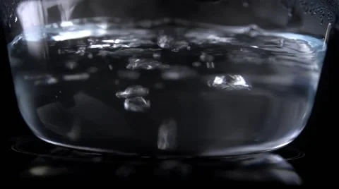 Egg in boiling water 库存影片 64702505