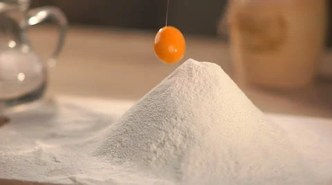 Egg Falls into Flour 動画素材 62461952