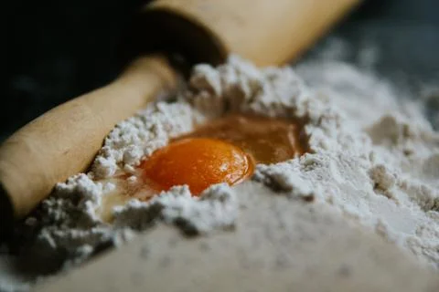 Egg in the flour Foto stock