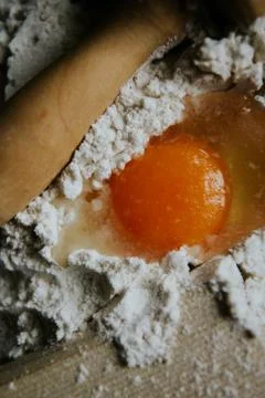 Egg in the flour Foto stock