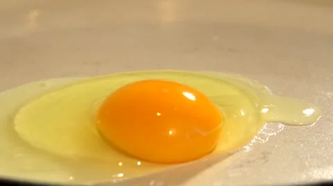 Egg is fried in a pan Video stock 62941187