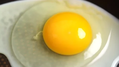 Egg is fried from raw to ready-made, macro shooting. Stockbeeldmateriaal 156420527