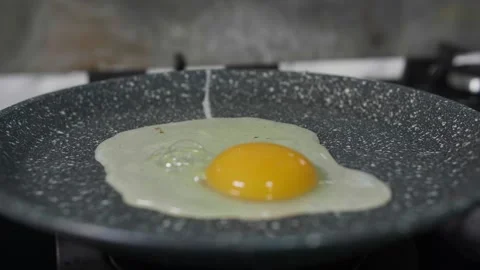 An egg in a frying pan Video stock 268576213