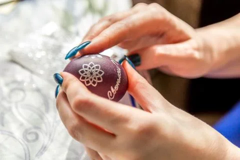 Egg in the hands 스톡 사진