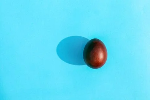 Egg with a hard shadow in the top view pattern Stock-Fotos