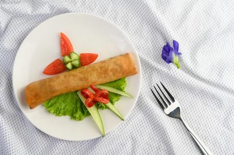 Egg roll or Fried Spring Rolls on the white plate Thai food. Top view. Stockfoto's