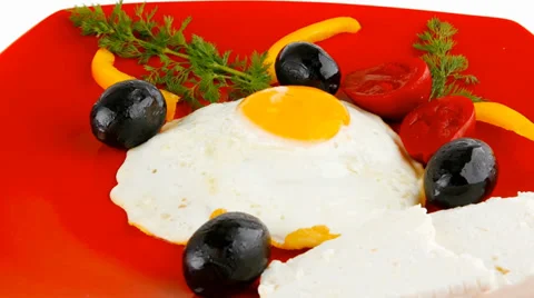 Egg served on red dish Vídeos de archivo 38364370