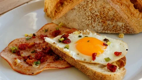 Egg on slice of flat bread with bacon and spring onion. Stock Footage 104534710