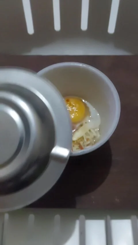 Egg Surprise, Vertical Footage Video stock 301374091