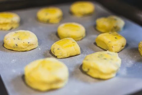 The egg wash process before baking handmade English scones Stockfoto's