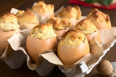 Eggnog Cupcakes in Eggshell Foto stock