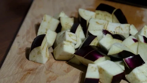 Eggplant cut into cubes 스톡 동영상 79767030