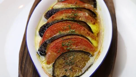 Eggplant Tomato Gratin Stockbeeldmateriaal 82558918