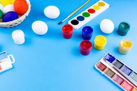 Eggs and paint for Easter Foto stock