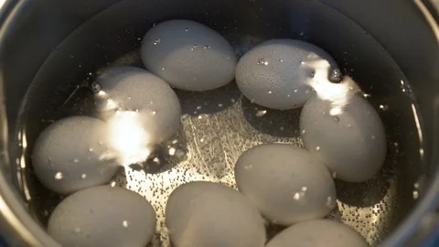 Eggs are cooked in a saucepan close up, top view 库存影片 88333108