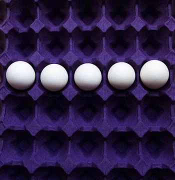 Eggs arranged in geometric patterns Foto stock