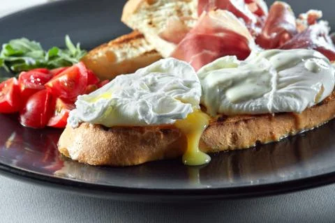 Eggs benedict for breakfast 스톡 사진