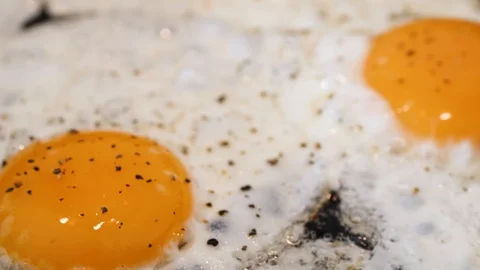Eggs-bubble-pan-1-slow Stock Footage 101582565