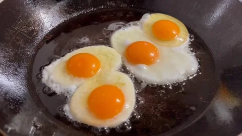 Eggs cooking sunnyside Video stock 268483522