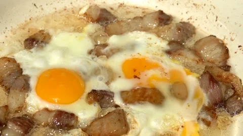 Eggs fried with bacon in a frying pan. Video stock 61197548