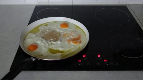 Eggs frying on pan Video stock 70896051