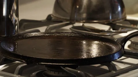 Eggs into a hot frying pan Video stock 41235690