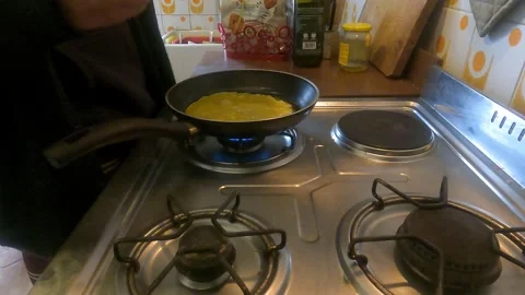Eggs in the pan to make an omelet  Video stock 229455345