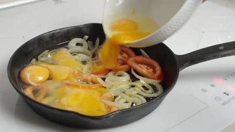 Eggs in skillet Stock Footage 271616561