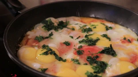 Eggs with tomatoes Stock Footage 100989487