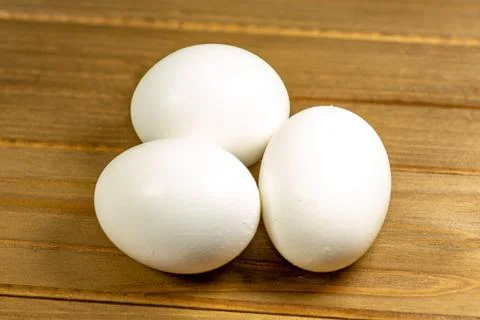 Eggs on a while plate sitting on the kitchen table waiting to be cracked Foto stock