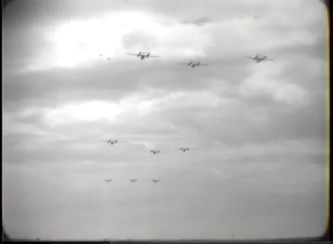 EGLIN FIELD, FLORIDA - 1948: Cloud flight — Transports cross broken cloud 库存影片 347314522