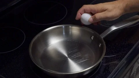 Egs on a skillet two 動画素材 114763449